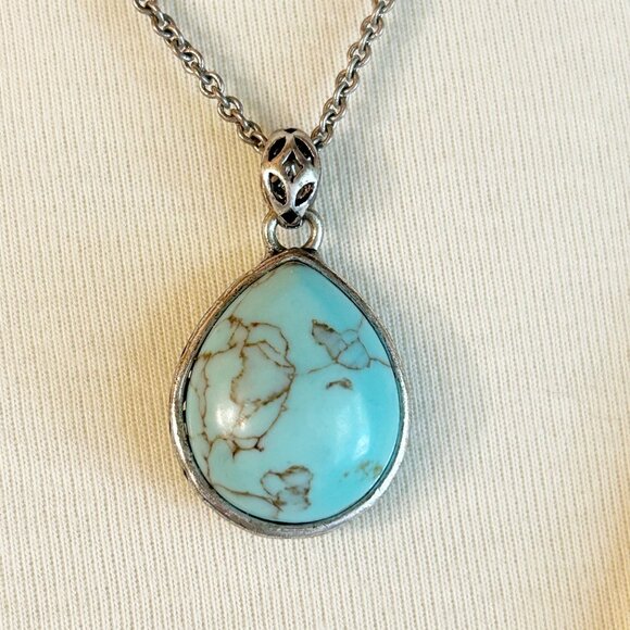 Fossil Brand Teardrop Faux Turquoise Pendant Necklace w Bee Detail Silver Tone - Picture 2 of 8